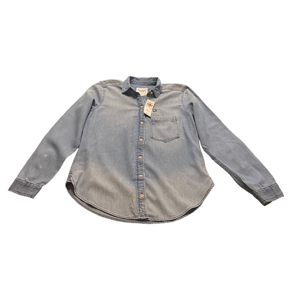 Abercrombie & Fitch light denim, button down shirt, NWT, size Small, $45 - Picture 3 of 7